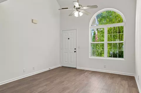 Living - 2811 Elijah Dr, Murfreesboro, TN 37129 photo 2 of 2