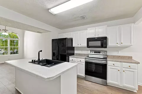 Kitchen - 2811 Elijah Dr, Murfreesboro, TN 37129 photo 2 of 3