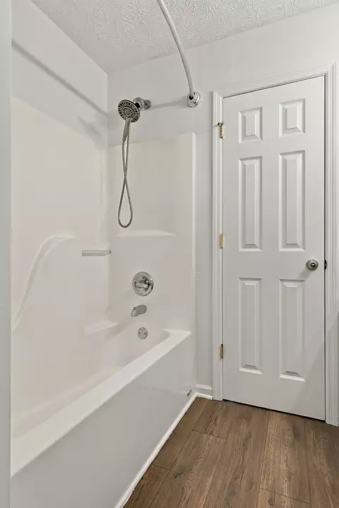 Bath - 2811 Elijah Dr, Murfreesboro, TN 37129 photo 2 of 5