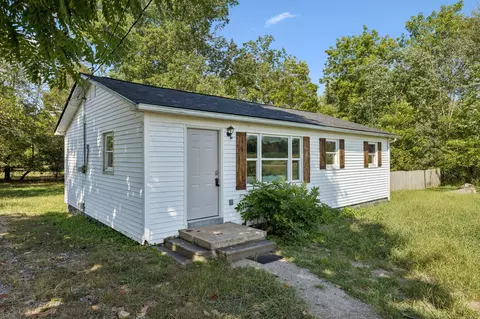 Exterior - 621 Dixon Branch Rd, Loretto, TN 38469 photo 2 of 12