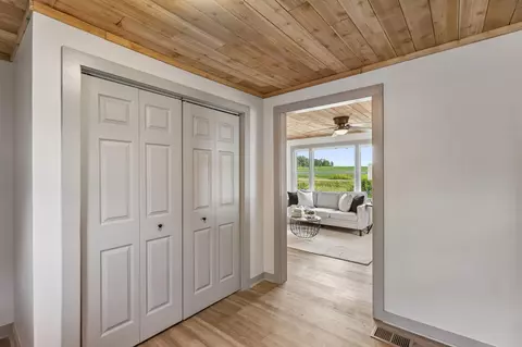 Entry Way - 621 Dixon Branch Rd, Loretto, TN 38469 photo 2 of 3