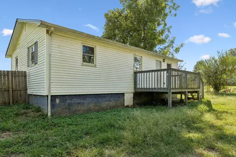 Exterior - 621 Dixon Branch Rd, Loretto, TN 38469 photo 6 of 12