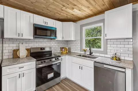 Kitchen - 621 Dixon Branch Rd, Loretto, TN 38469 photo 2 of 4