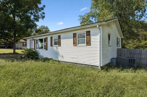 Exterior - 621 Dixon Branch Rd, Loretto, TN 38469 photo 4 of 12