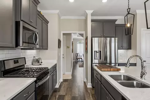 Kitchen - 237 Star Pointer Way, Spring Hill, TN 37174 photo 5 of 9