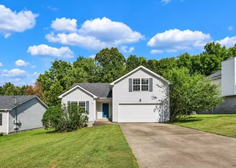 2956 Core Dr, Clarksville, TN 37040