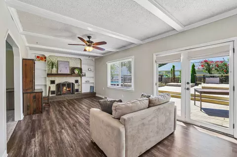 Living - 2546 Summit Ct, Murfreesboro, TN 37130 photo 8 of 13