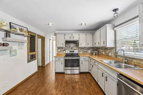 Kitchen - 2546 Summit Ct, Murfreesboro, TN 37130 photo 4 of 9
