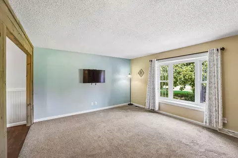 Living - 2546 Summit Ct, Murfreesboro, TN 37130 photo 4 of 13