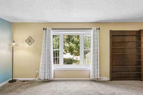 Living - 2546 Summit Ct, Murfreesboro, TN 37130 photo 5 of 13