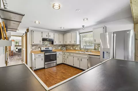 Kitchen - 2546 Summit Ct, Murfreesboro, TN 37130 photo 2 of 9