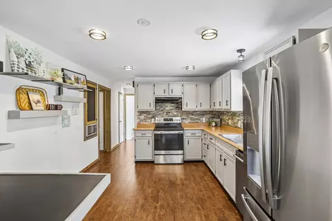 Kitchen - 2546 Summit Ct, Murfreesboro, TN 37130 photo 3 of 9