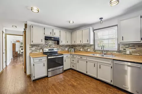 Kitchen - 2546 Summit Ct, Murfreesboro, TN 37130 photo 5 of 9