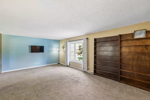 Living - 2546 Summit Ct, Murfreesboro, TN 37130 photo 2 of 13