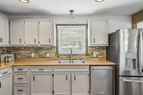 Kitchen - 2546 Summit Ct, Murfreesboro, TN 37130 photo 6 of 9