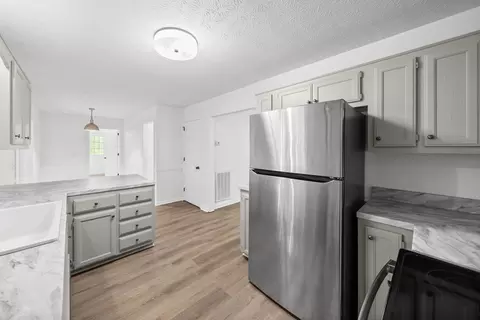 Kitchen - 205 Timberlake Dr, Springfield, TN 37172 photo 2 of 3
