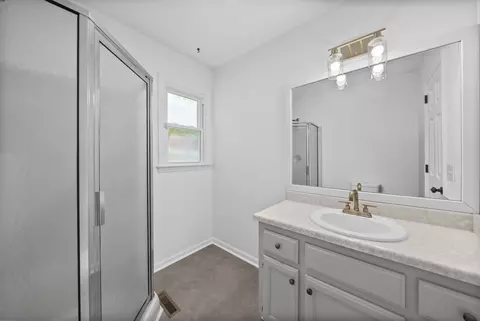 Bath - 205 Timberlake Dr, Springfield, TN 37172 photo 1 of 3