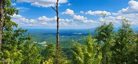 130 Settlers View Ln, Sevierville, TN 37862