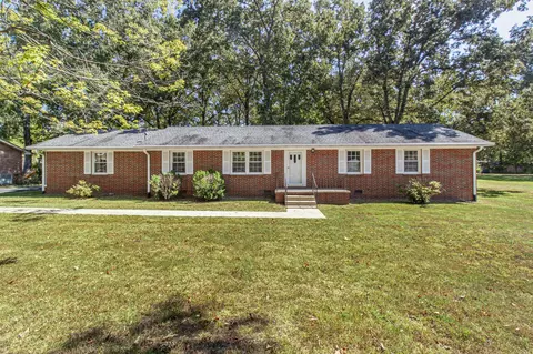 214 Crestwood Dr, Tullahoma, TN 37388