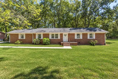 214 Crestwood Dr, Tullahoma, TN 37388