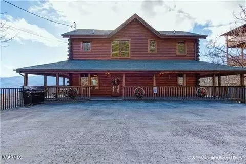 1215 Ski View Dr, Gatlinburg, TN 37738