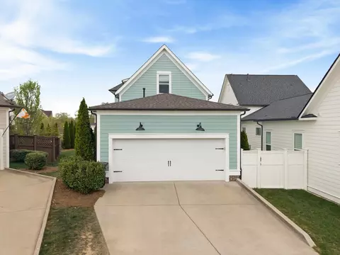 Exterior - 302 Hughes Ln, Franklin, TN 37064 photo 6 of 17
