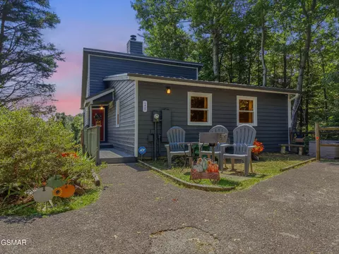 1415 S Baden Dr, Gatlinburg, TN 37738