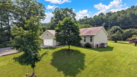 605 E Farrell St, Niota, TN 37826
