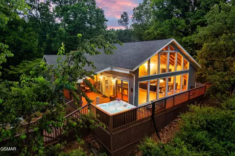 1051 N Ridge Pl, Sevierville, TN 37876
