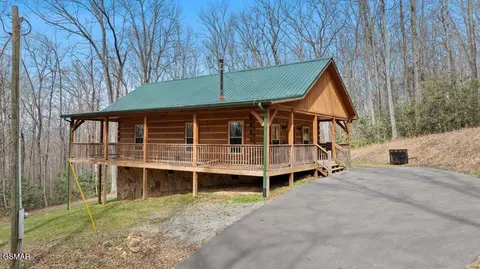 3393 Grand Country Dr, Cosby, TN 37722
