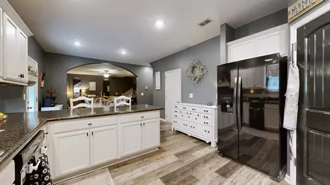 Kitchen - 516 Eagleview Dr, Eagleville, TN 37060 photo 3 of 4