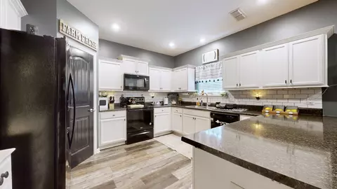 Kitchen - 516 Eagleview Dr, Eagleville, TN 37060 photo 2 of 4