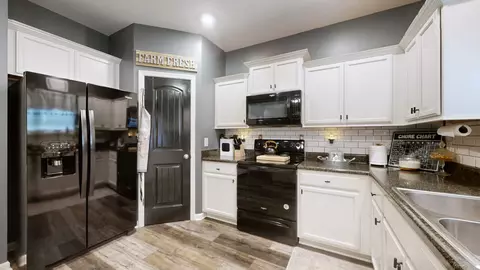 Kitchen - 516 Eagleview Dr, Eagleville, TN 37060 photo 4 of 4