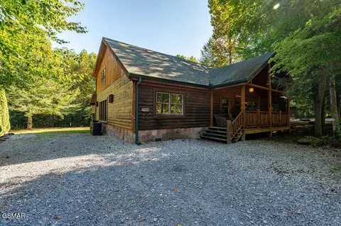 222 Amet Way #POOLINAROUND, Cosby, TN 37722