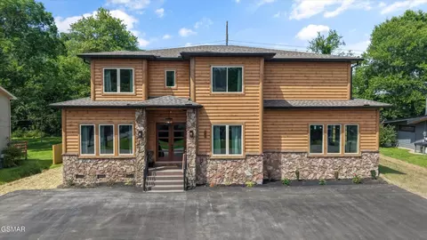 2662 High Valley Dr, Pigeon Forge, TN 37863