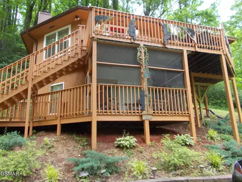 1157 Villa Ln, Gatlinburg, TN 37738
