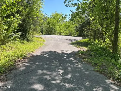 746 Ski Mountain Rd, Gatlinburg, TN 37738