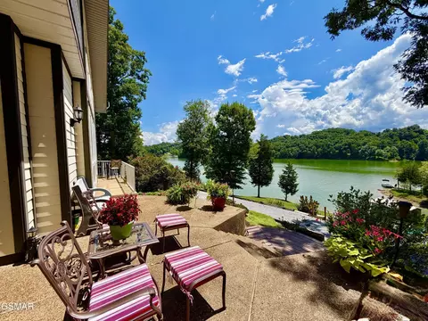 1910 Laramie Trl, Dandridge, TN 37725