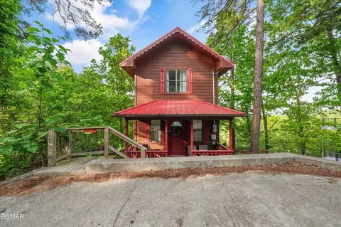 1809 Red Bone Way, Sevierville, TN 37876