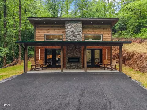 2036 Ridge Rd #16, Pigeon Forge, TN 37863