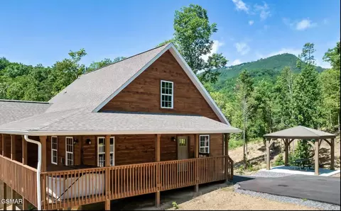 2117 Bluff Ridge Rd, Sevierville, TN 37876