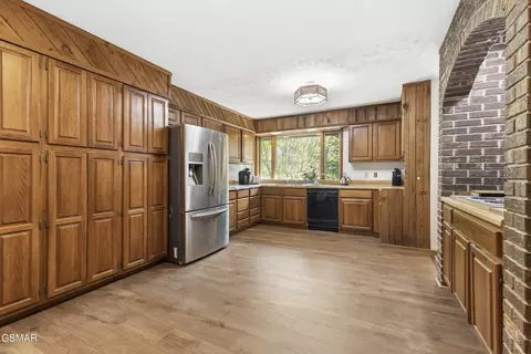 Kitchen - 7366 Circle Point Dr, Talbott, TN 37877 photo 3 of 4
