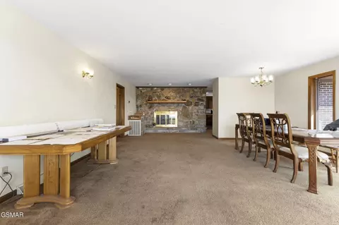 Dining - 7366 Circle Point Dr, Talbott, TN 37877 photo 4 of 5