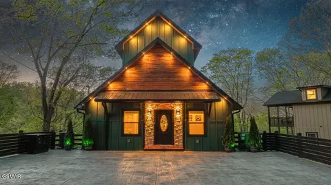 1357 N Baden Dr, Gatlinburg, TN 37738