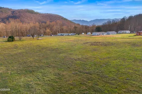 4121 Chavis Rd, Cosby, TN 37722