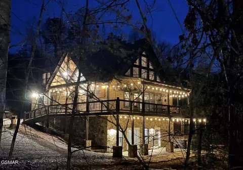 2462 Misty Shadows Dr, Sevierville, TN 37862