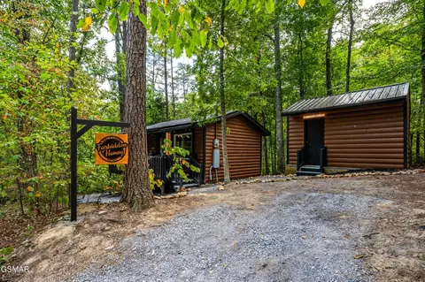 3746 Old Thomas Cross Rd, Sevierville, TN 37876