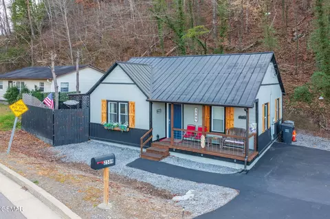 2589 Ridge Rd, Pigeon Forge, TN 37863