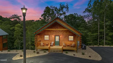 804 String Run Way, Pigeon Forge, TN 37863
