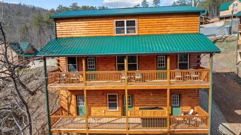 808 String Run Way, Pigeon Forge, TN 37863 photo 3